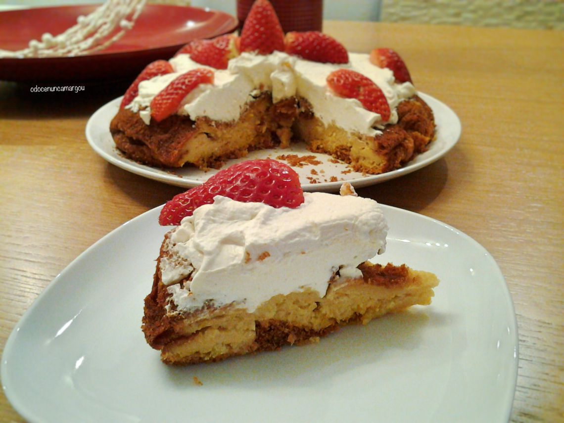 Bolo Mágico de Coco Com Morangos e Creme Mascarpone