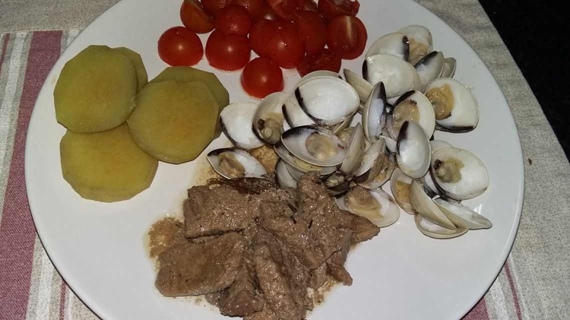 Febras em Vinho Tinto com Amêijoas